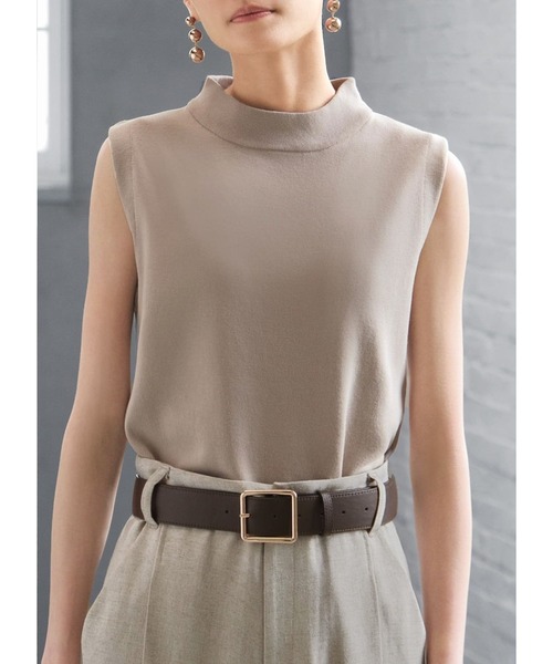 STYLE DELI（スタイルデリ）の「【LUXE】ソウバリハイネックノースリトップス（ニット/セーター・レディース・ブルー系/ネイビー/ホワイト/グレイッシュベージュ/ブラック・MEDIUM）」の4枚目の写真