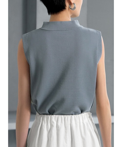 STYLE DELI（スタイルデリ）の「【LUXE】ソウバリハイネックノースリトップス（ニット/セーター・レディース・ブルー系/ネイビー/ホワイト/グレイッシュベージュ/ブラック・MEDIUM）」の8枚目の写真