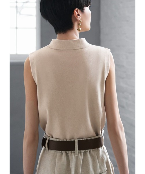 STYLE DELI（スタイルデリ）の「【LUXE】ソウバリハイネックノースリトップス（ニット/セーター・レディース・ブルー系/ネイビー/ホワイト/グレイッシュベージュ/ブラック・MEDIUM）」の14枚目の写真