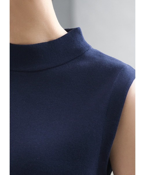 STYLE DELI（スタイルデリ）の「【LUXE】ソウバリハイネックノースリトップス（ニット/セーター・レディース・ブルー系/ネイビー/ホワイト/グレイッシュベージュ/ブラック・MEDIUM）」の20枚目の写真