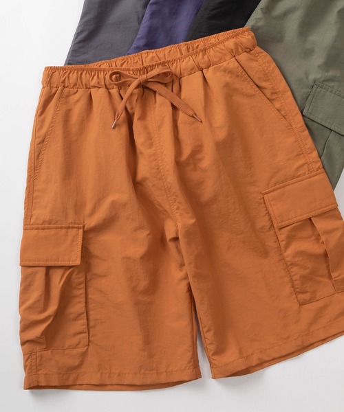 make a ray!(メイク ア レイ!)の「ワイドシルエット ナイロン無地カーゴショーツ /8色展開/ショートパンツ/バギーショーツ/水陸両用(その他パンツ・メンズ・ブラック/パープル/ベージュ/マスタード/グリーン/オリーブ/オレンジ/チャコールグレー・M/L/XL)」の8枚目の写真