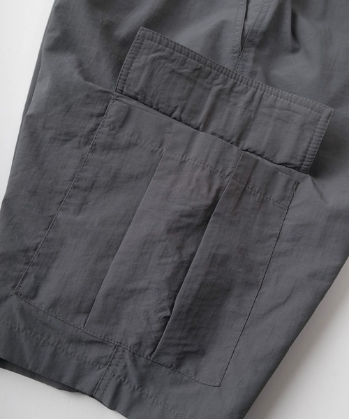 make a ray!(メイク ア レイ!)の「ワイドシルエット ナイロン無地カーゴショーツ /8色展開/ショートパンツ/バギーショーツ/水陸両用(その他パンツ・メンズ・ブラック/パープル/ベージュ/マスタード/グリーン/オリーブ/オレンジ/チャコールグレー・M/L/XL)」の10枚目の写真