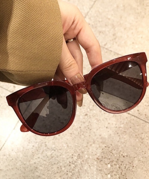 Ritzy(リッツィー)の「ボストン型サングラス(サングラス・レディース・ブラック/ホワイト/ブラウン/レッド/ベージュ系/ダークベージュ/ベージュ・FREE)」の7枚目の写真