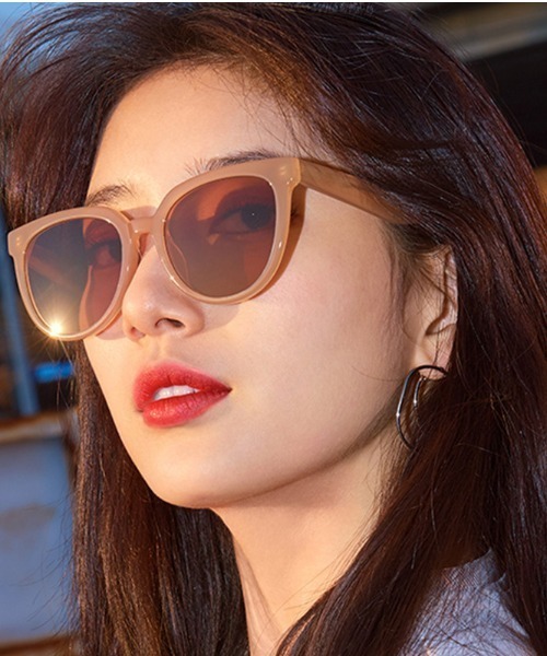 Ritzy(リッツィー)の「ボストン型サングラス(サングラス・レディース・ブラック/ホワイト/ブラウン/レッド/ベージュ系/ダークベージュ/ベージュ・FREE)」の13枚目の写真