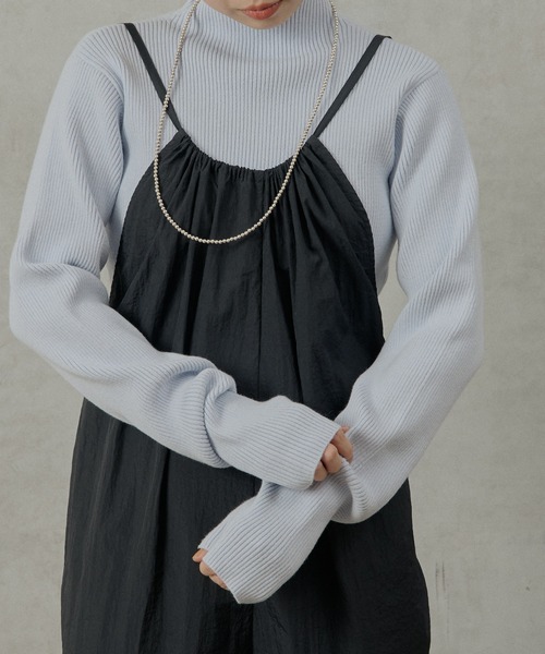 earthy（アーシー）の「サムズアップニット（ニット/セーター・レディース・ベージュ/オフホワイト/サックスブルー/ブラック・FREE）」の4枚目の写真