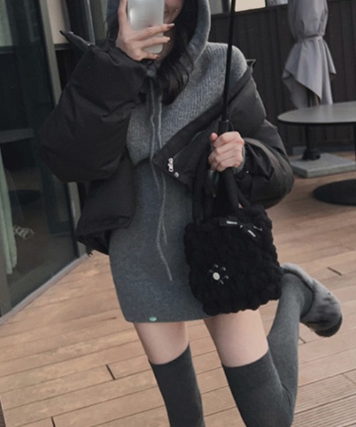 Jasmine Grandiflorum(ジャスミングランディフローラム)の「【Jasmine】ハイウエストフーデットニットワンピース (AW)(ワンピース・レディース・ホワイト/ブラック/グレー/レッド/マスタード・FREE)」の6枚目の写真