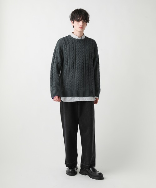 セミワイドシルエットケーブル編みクルーネックニット（ニット