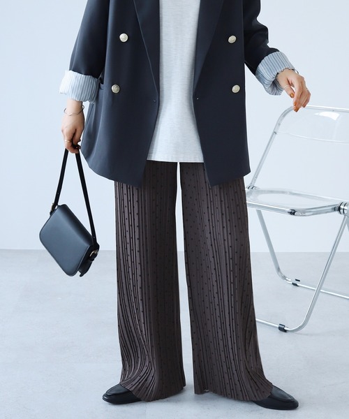 reca(レカ)の「【シリーズ累計販売178,150枚突破!】迷わず着れる!大人のセミワイドプリーツパンツ(その他パンツ・レディース・ブラック/スモークピンク/カーキ/イエロー/グレイッシュベージュ/グリーン系その他/ブラック系その他2/アイボリー/ブラック系その他/モカ/ブラウン系その他/ダークグリーン/ブラック×ホワイト/チャコールグレー/ミックスグレー/オフホワイト/レッド/ブルーグレー/グリーン/ブラック系その他3/ブラック系その他4/キャメル/ダークブラウン/ブラック系その他5/ブラウン系1/レッド系その他/ブルー系その他/ホワイト系その他/ブラウン系2/バーガンディー/ダークブラウン系1/グレー系1・M/L/PM/PL)」の14枚目の写真