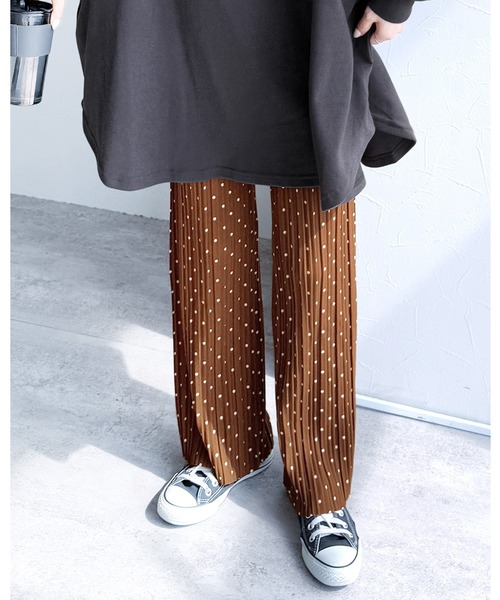 reca（レカ）の「迷わず着れる！大人のセミワイドプリーツパンツ（その他パンツ・レディース・ブラック/スモークピンク/カーキ/イエロー/グレイッシュベージュ/グリーン系その他/ブラック系その他2/アイボリー/ブラック系その他/モカ/ブラウン系その他/ダークグリーン/ブラック×ホワイト/チャコールグレー/ミックスグレー/オフホワイト/レッド/ブルーグレー/グリーン/ブラック系その他3/ブラック系その他4/キャメル/ダークブラウン/ブラック系その他5/ブラウン系1・M/L/MP）」の16枚目の写真