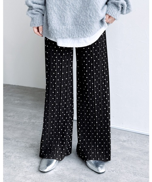 reca（レカ）の「迷わず着れる！大人のセミワイドプリーツパンツ（その他パンツ・レディース・ブラック/スモークピンク/カーキ/イエロー/グレイッシュベージュ/グリーン系その他/ブラック系その他2/アイボリー/ブラック系その他/モカ/ブラウン系その他/ダークグリーン/ブラック×ホワイト/チャコールグレー/ミックスグレー/オフホワイト/レッド/ブルーグレー/グリーン/ブラック系その他3/ブラック系その他4/キャメル/ダークブラウン/ブラック系その他5/ブラウン系1・M/L/MP）」の9枚目の写真