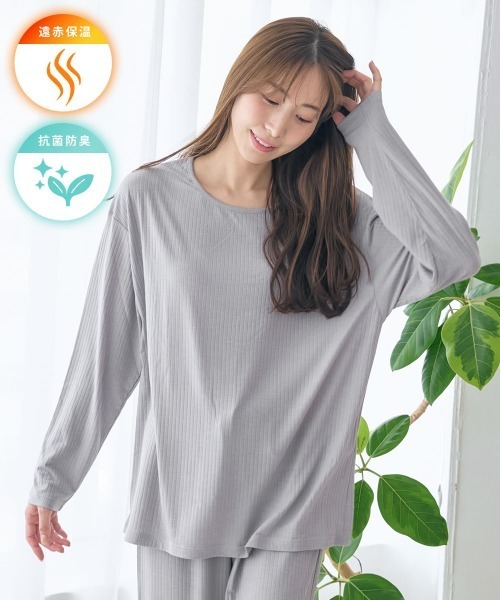 aimerfeel（エメフィール）の「【温活】着るだけ快眠 長袖 上下セット セットアップ（ルームウェア/パジャマ・レディース・チャコールグレー/ピンク/ブラック/ネイビー/ピンクベージュ/オフホワイト/シルバーグレー・LARGE/MEDIUM）」の4枚目の写真