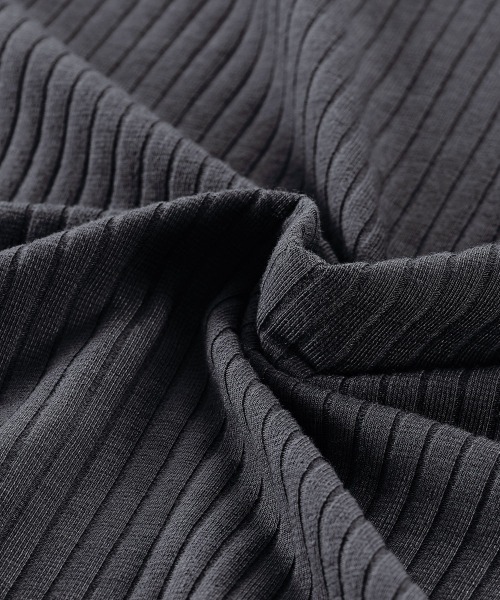 aimerfeel（エメフィール）の「【温活】着るだけ快眠 長袖 上下セット セットアップ（ルームウェア/パジャマ・レディース・チャコールグレー/ピンク/ブラック/ネイビー/ピンクベージュ/オフホワイト/シルバーグレー・LARGE/MEDIUM）」の13枚目の写真