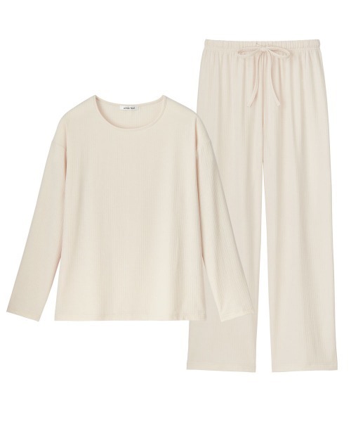 aimerfeel（エメフィール）の「【温活】着るだけ快眠 長袖 上下セット セットアップ（ルームウェア/パジャマ・レディース・チャコールグレー/ピンク/ブラック/ネイビー/ピンクベージュ/オフホワイト/シルバーグレー・LARGE/MEDIUM）」の16枚目の写真