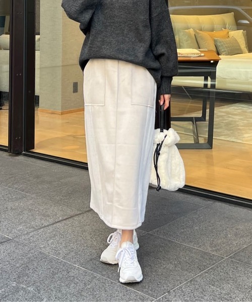 Chez toi（シェトワ）の「スエード×リブナロースカート（スカート・レディース・ブラック/グレイッシュベージュ/モカ/オレンジ・FREE）」の4枚目の写真