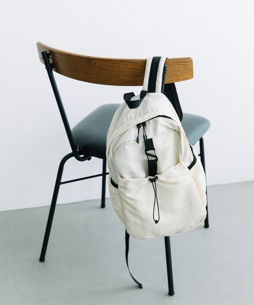 Beau're(ヴュレ)の「【BEAURE】軽量ナイロンリュック B-24057(バックパック/リュック・レディース・ブラック/アイボリー・FREE)」の3枚目の写真