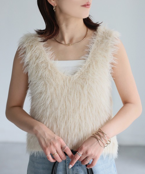 Riberry(リベリー)の「前後2WAYシャギーニットビスチェ(ベスト・レディース・グレイッシュベージュ/アイボリー/ベージュ/チャコールグレー/ブラック/ブラウン・FREE)」の16枚目の写真