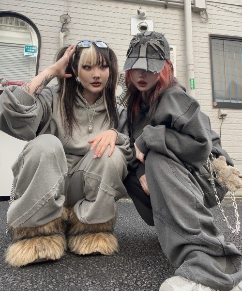 XU（エックスユー）の「ストリートファッション XU エックスユー set up design pigment hoodie フーディー パーカー ロゴパーカー オーバーサイズ ピグメント 長袖トップス 韓国ストリート 韓国ファッション（パーカー・メンズ・グレー/ダークグレー・ONE SIZE）」の3枚目の写真