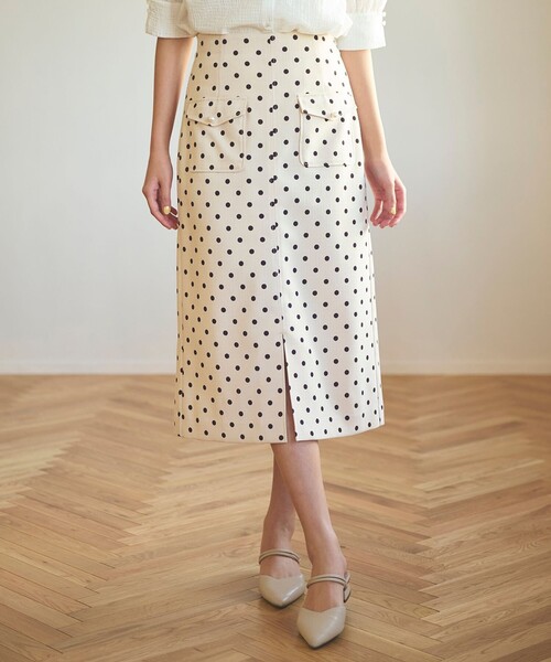 Feroux（フェルゥ）の「パールポイントフラップ スカート（スカート・レディース・アイボリー系9/ネイビー系/スカイブルー系/オレンジ系・1/2）」の2枚目の写真