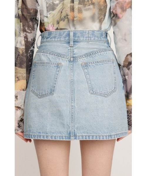 SLY（スライ）の「KIETH DENIM S/SK-C キース デニム ショートスカート シー / セットアップ可（デニムスカート・レディース・ライトブルー・0/1/2）」の2枚目の写真