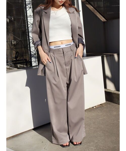 EVRIS(エヴリス)の「ロゴラインタックワイドパンツ【セットアップ着用可能】(その他パンツ・レディース・ブラック/グレー・MEDIUM/SMALL)」の6枚目の写真