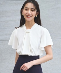 洗える ストレッチ | 選べるデザインフロントタックボウタイブラウス(半袖) | 半袖 トップス 体型カバー オフィスカジュアル 通勤服 華やか ボウタイ メタル パール ボリュームスリーブ ブラウス
