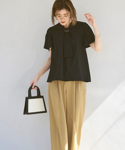RUIRUE BOUTIQUE(ルイルエブティック)の「洗える ストレッチ | 選べるデザインフロントタックボウタイブラウス(半袖) | 半袖 トップス 体型カバー オフィスカジュアル 通勤服 華やか ボウタイ メタル パール ボリュームスリーブ ブラウス(シャツ/ブラウス・レディース・ブルー/ベージュ系1/ブラック/ライトベージュ/ホワイト系1/ブルー系1/ホワイト/ブラック系1・S/M/L/LL/3L/4L/5L)」の11枚目の写真