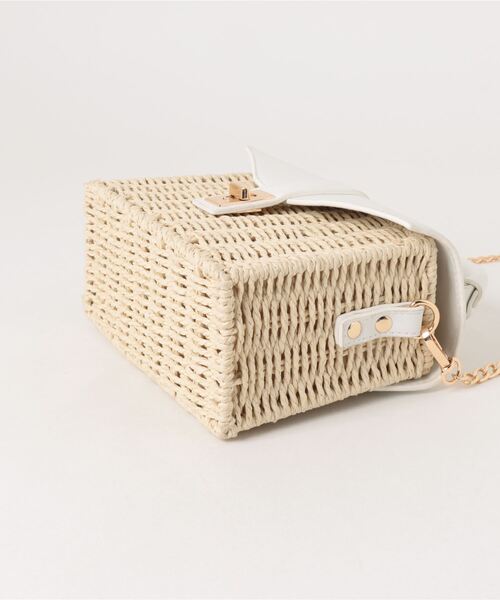 tocco closet（トッコ　クローゼット）の「２ＷＡＹショルダー付きフェイクレザー×カゴミニバッグ（かごバッグ・レディース・グレイッシュベージュ/オフホワイト・FREE）」の4枚目の写真