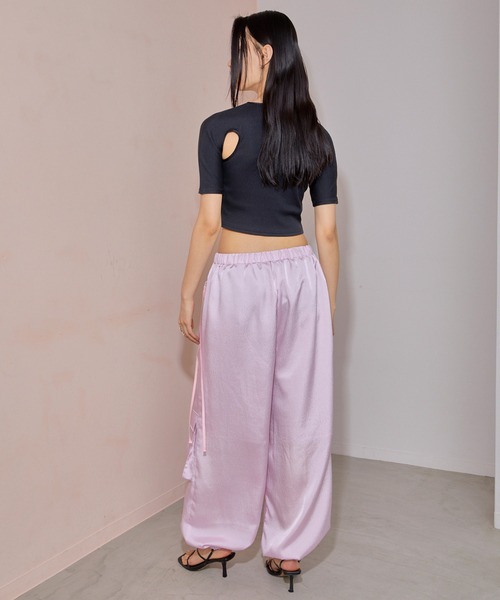 THINGS THAT MATTER（シングス ザット マター）の「CREPE SATIN PARACHUTE PANTS / クレープサテンパラシュートパンツ（カーゴパンツ・レディース・ホワイト/ブラック/ピンク・FREE）」の12枚目の写真