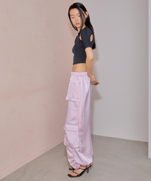THINGS THAT MATTER（シングス ザット マター）の「CREPE SATIN PARACHUTE PANTS / クレープサテンパラシュートパンツ（カーゴパンツ・レディース・ホワイト/ブラック/ピンク・FREE）」の11枚目の写真