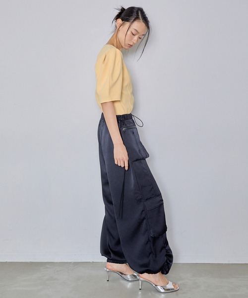 THINGS THAT MATTER（シングス ザット マター）の「CREPE SATIN PARACHUTE PANTS / クレープサテンパラシュートパンツ（カーゴパンツ・レディース・ホワイト/ブラック/ピンク・FREE）」の6枚目の写真