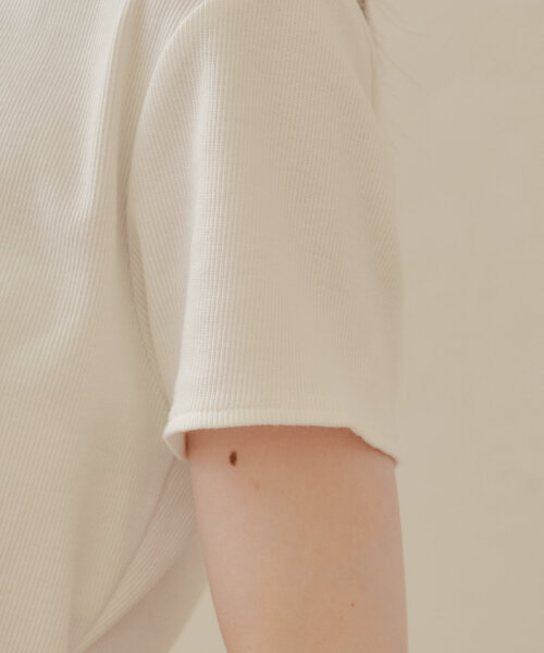 Chico(チコ)の「【2サイズ/6色展開/完売カラー再販開始】ロゴプリント三角チビT(Tシャツ/カットソー・レディース・ホワイト/イエロー/ブラック/ブルー/ベージュ/ブラウン/レッド・FREE/0/1)」の13枚目の写真