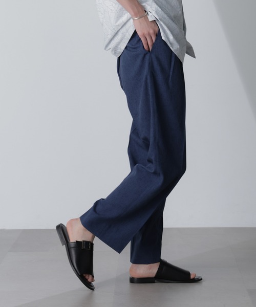 NANO universe(ナノユニバース)の「テックリネンリラックスタックテーパードパンツ(セットアップ可)(スラックス・メンズ・ブルー/ネイビー/ベージュ/ダークブラウン・S/M/L/XL)」の4枚目の写真