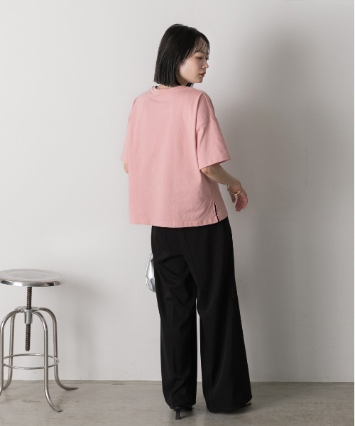 ad thie(アドティエ)の「ハート刺繍 ワンポイントTシャツ(Tシャツ/カットソー・レディース・オフホワイト/ブラック/ピンク・FREE)」の17枚目の写真