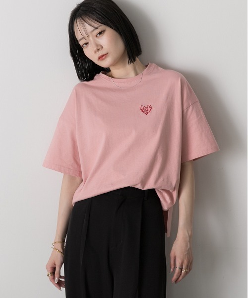 ad thie(アドティエ)の「ハート刺繍 ワンポイントTシャツ(Tシャツ/カットソー・レディース・オフホワイト/ブラック/ピンク・FREE)」の18枚目の写真
