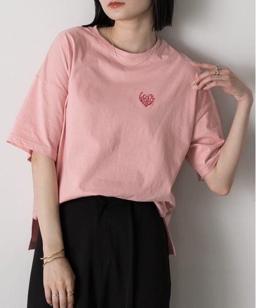ad thie(アドティエ)の「ハート刺繍 ワンポイントTシャツ(Tシャツ/カットソー・レディース・オフホワイト/ブラック/ピンク・FREE)」の19枚目の写真