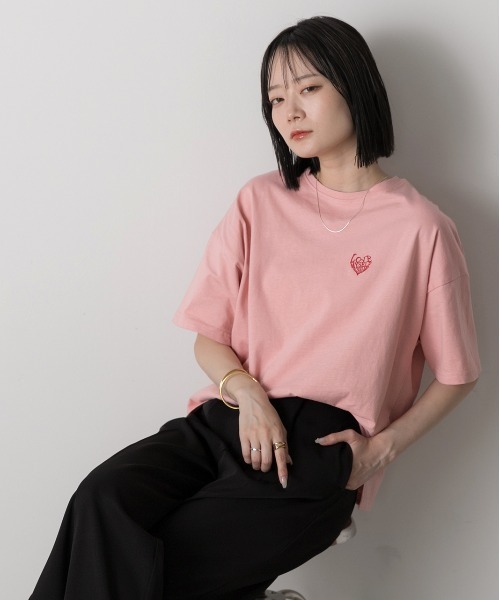 ad thie(アドティエ)の「ハート刺繍 ワンポイントTシャツ(Tシャツ/カットソー・レディース・オフホワイト/ブラック/ピンク・FREE)」の22枚目の写真