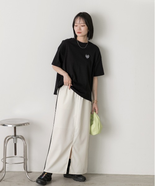 ad thie(アドティエ)の「ハート刺繍 ワンポイントTシャツ(Tシャツ/カットソー・レディース・オフホワイト/ブラック/ピンク・FREE)」の12枚目の写真