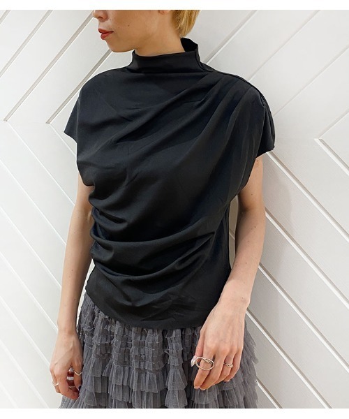 Desert　Rose（デザートローズ）の「【DESERT ROSE/デザートローズ】アシメトリードレーピングハイネックカットソー（Tシャツ/カットソー・レディース・ブラック・FREE）」の4枚目の写真