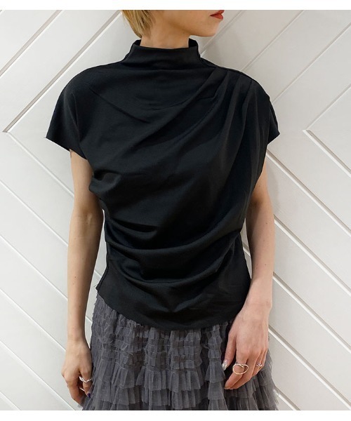 Desert　Rose（デザートローズ）の「【DESERT ROSE/デザートローズ】アシメトリードレーピングハイネックカットソー（Tシャツ/カットソー・レディース・ブラック・FREE）」の5枚目の写真