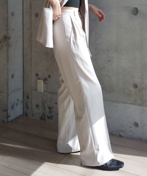 y/m by RIKA（イムバイリカ）の「ツイルタックパンツ（その他パンツ・レディース・グレイッシュベージュ/グレー・FREE）」の17枚目の写真