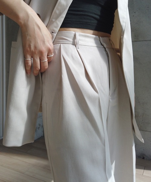 y/m by RIKA（イムバイリカ）の「ツイルタックパンツ（その他パンツ・レディース・グレイッシュベージュ/グレー・FREE）」の6枚目の写真