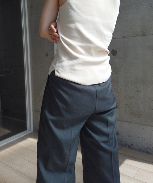 y/m by RIKA（イムバイリカ）の「ツイルタックパンツ（その他パンツ・レディース・グレイッシュベージュ/グレー・FREE）」の13枚目の写真