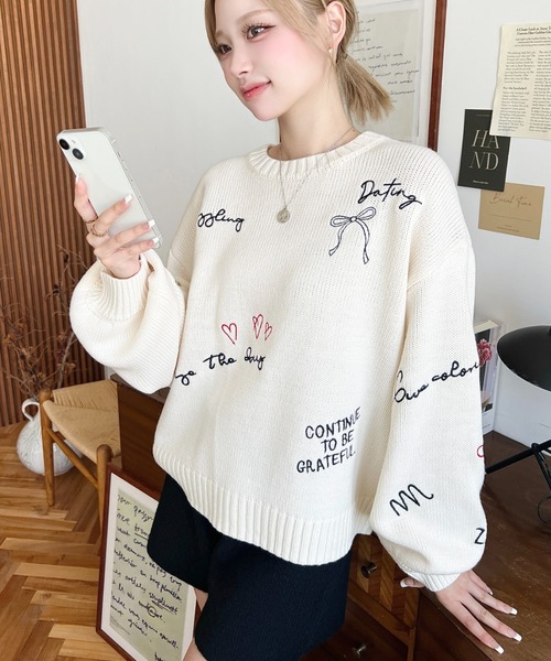 moment+(モーメントプラス)の「落書き刺繍ニットプルオーバー〈手洗い可能〉(ニット/セーター・レディース・アイボリー/ブラック/チャコールグレー/レッド/ネイビー・M/L)」の10枚目の写真