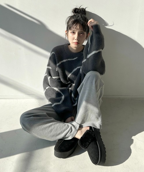 AS KNOW AS plus（アズノゥアズプラス）の「◇選んでアソートデザイン ゆるっとシャギーニットプルオーバー（ニット/セーター・レディース・グレー系/ブラウン系その他/ブラック系/ブルー系その他/アイボリー系/ブルー系その他2/ブラック系その他2・FREE）」の11枚目の写真