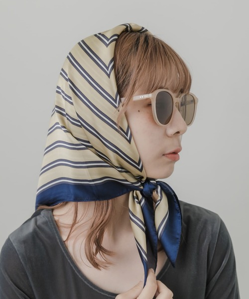 SMELLY(スメリー)の「スクエアパターンスカーフ(バンダナ/スカーフ・レディース・ベージュ系その他/ホワイト系その他・-)」の1枚目の写真