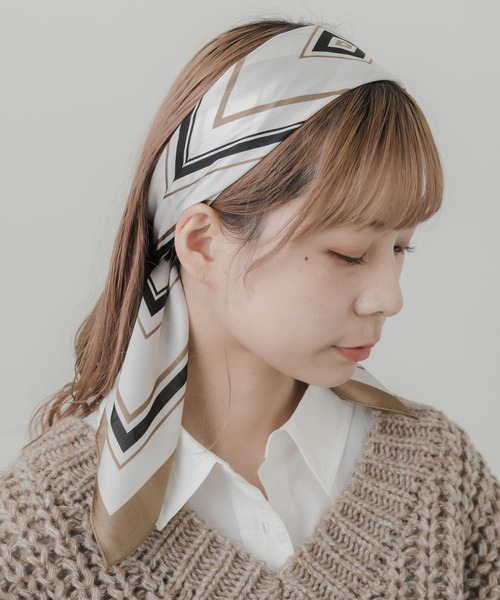 SMELLY(スメリー)の「スクエアパターンスカーフ(バンダナ/スカーフ・レディース・ベージュ系その他/ホワイト系その他・-)」の14枚目の写真