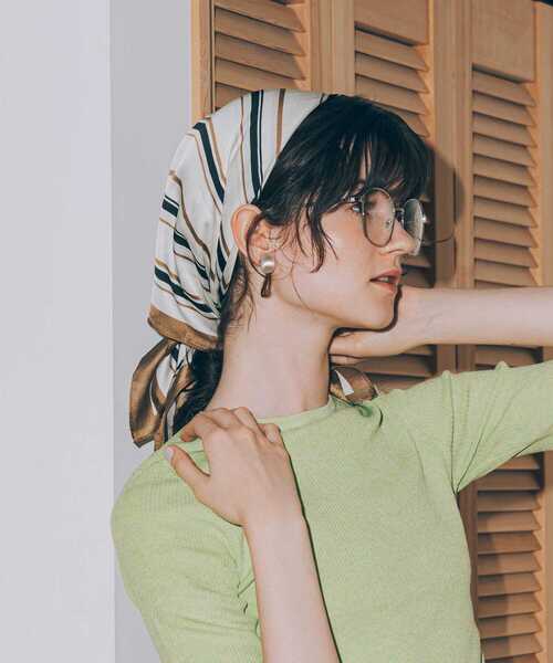 SMELLY(スメリー)の「スクエアパターンスカーフ(バンダナ/スカーフ・レディース・ベージュ系その他/ホワイト系その他・-)」の11枚目の写真