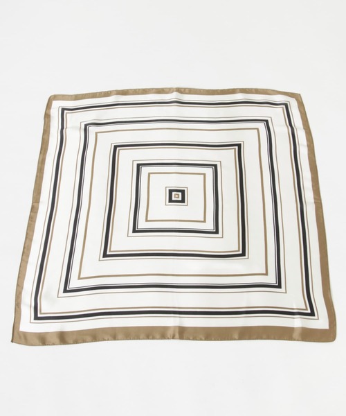 SMELLY(スメリー)の「スクエアパターンスカーフ(バンダナ/スカーフ・レディース・ベージュ系その他/ホワイト系その他・-)」の6枚目の写真