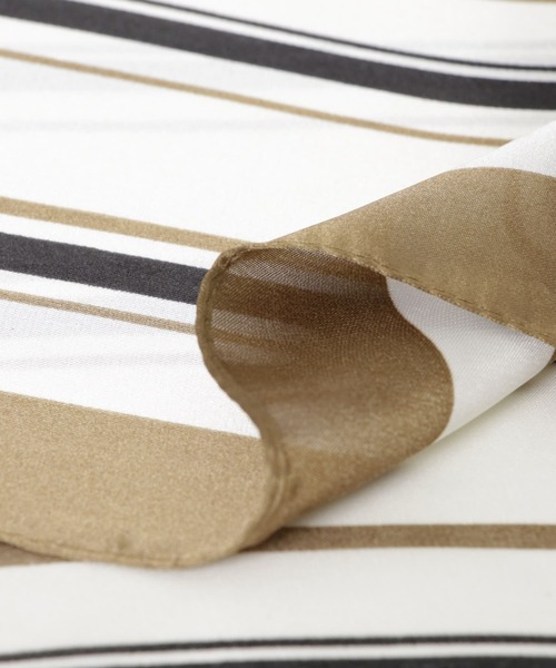 SMELLY(スメリー)の「スクエアパターンスカーフ(バンダナ/スカーフ・レディース・ベージュ系その他/ホワイト系その他・-)」の17枚目の写真