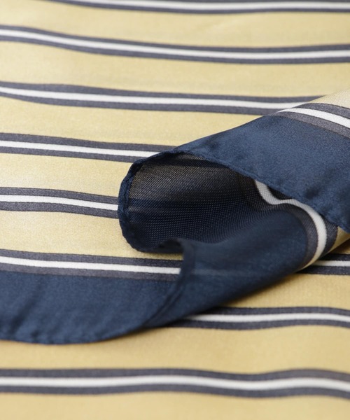 SMELLY(スメリー)の「スクエアパターンスカーフ(バンダナ/スカーフ・レディース・ベージュ系その他/ホワイト系その他・-)」の18枚目の写真